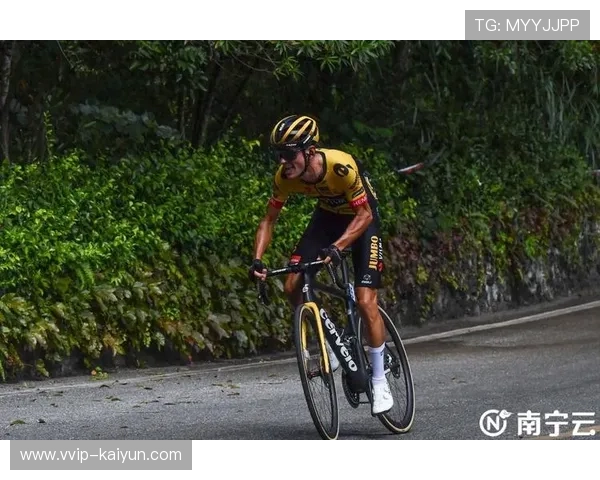 自行车计时赛:选手摔车仍登领奖台 自行车计时赛:选手摔车仍登领奖台