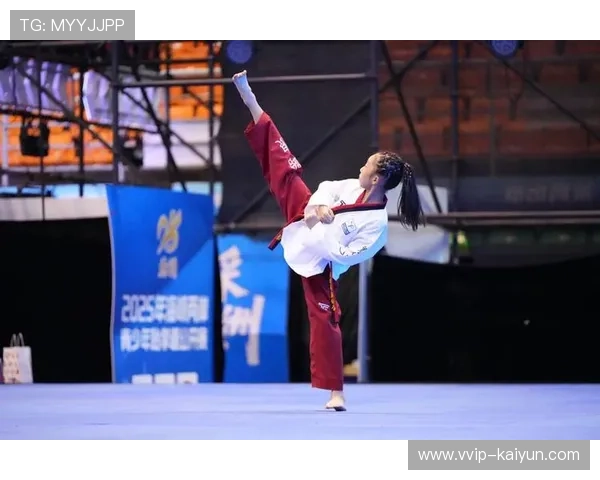 跆拳道飞踢的精彩瞬间:从技艺到极限的巅峰表现 跆拳道飞踢的精彩瞬间:从技艺到极限的巅峰表现